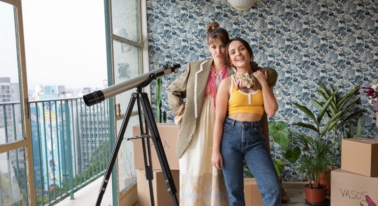 Larissa Manoela e Caroline Dallarosa