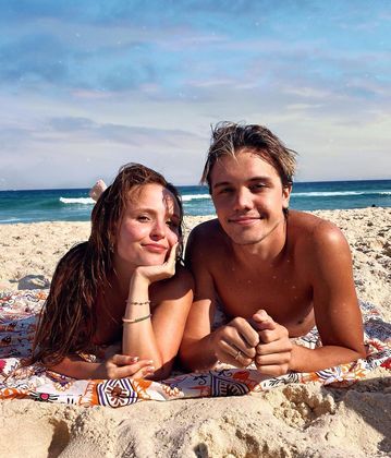 Larissa Manoela e Leo Cidade confirmaram o rompimento em 15 de fevereiro. Os rumores começaram ainda no ano passado, quando a atriz deixou de seguir o ex-namorado nas redes sociais. 