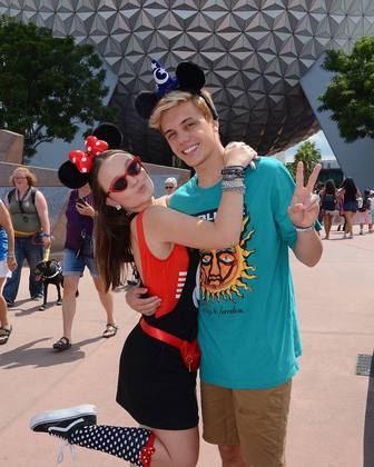 Larissa Manoela e Léo Cidade na Disney 