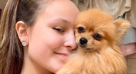 Larissa Manoela lamenta a morte de sua cachorra