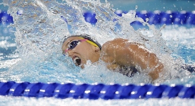 Larissa Oliveira conquistou o bronze nos 100 m livres