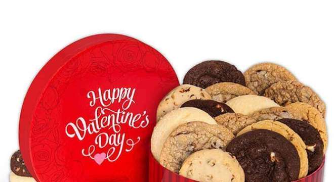 lata de cookies como festa na caixa para namorado