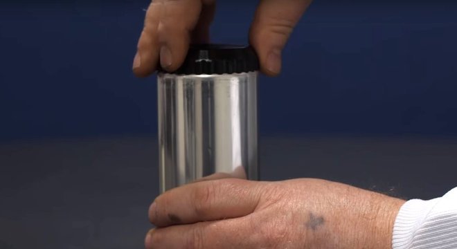 Resultado de imagem para Latas de bebidas já resfriam sozinhas nos EUA; entenda a tecnologia