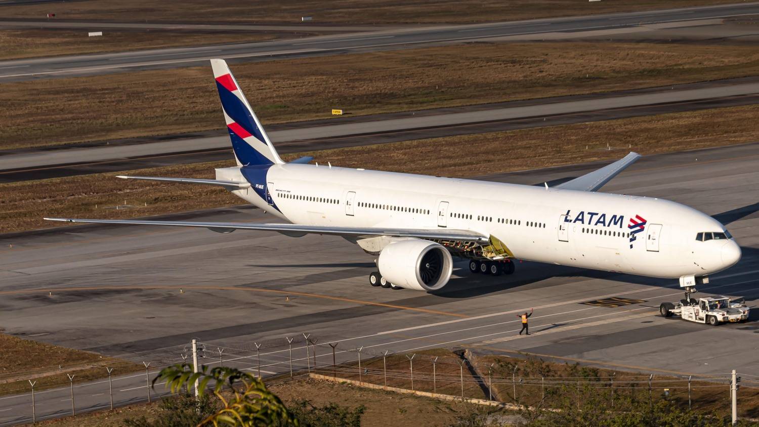 LATAM é eleita a quinta melhor companhia aérea do mundo pelos passageiros -  Prisma - R7 Luiz Fara Monteiro