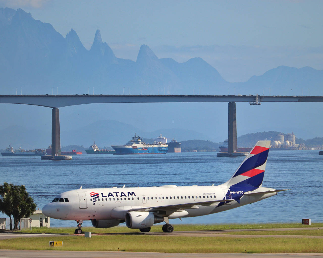 Latam pode oferecer acesso gratuito a mensagens de WhatsApp a bordo -  Prisma - R7 Luiz Fara Monteiro