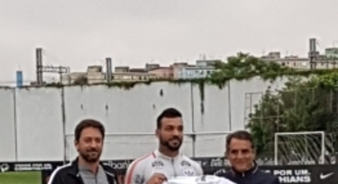Lateral-direito Michel Macedo foi contratado em 2018 após o fim do seu vínculo com o Alavés (ESP)