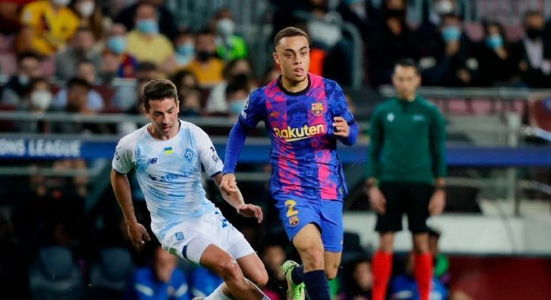 Lateral-direito: Sergiño Dest (Barcelona) - 30 milhões de euros (R$ 194 milhões) / Lucas Vásquez (Real Madrid) - 15 milhões de euros (R$ 97 milhões)