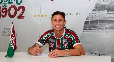 Lateral-esquerdo Diogo Barbosa assinou com o Fluminense