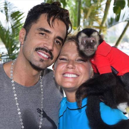 Twelves era tamb&eacute;m tietado entre os famosos, Xuxa se divertiu quando conheceu o bichinho&nbsp;
