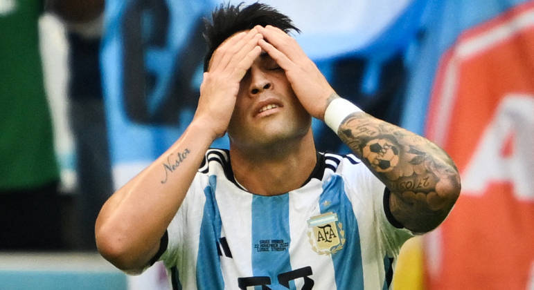 Lautaro Martinez lamenta anulação de gol argentino por impedimento