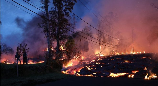 A atual erupção do Kilauea é incomum porque está acontecendo próxima a uma região habitada e a quantidade de lava que emana é alta