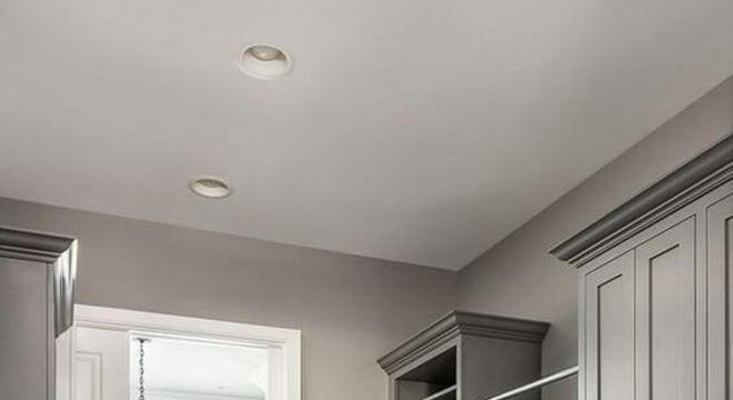 Lavanderia com cores neutras