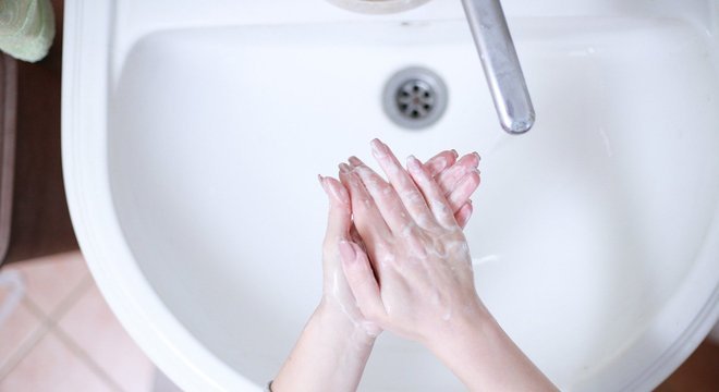 Lavar as mãos previne diversas doenças 