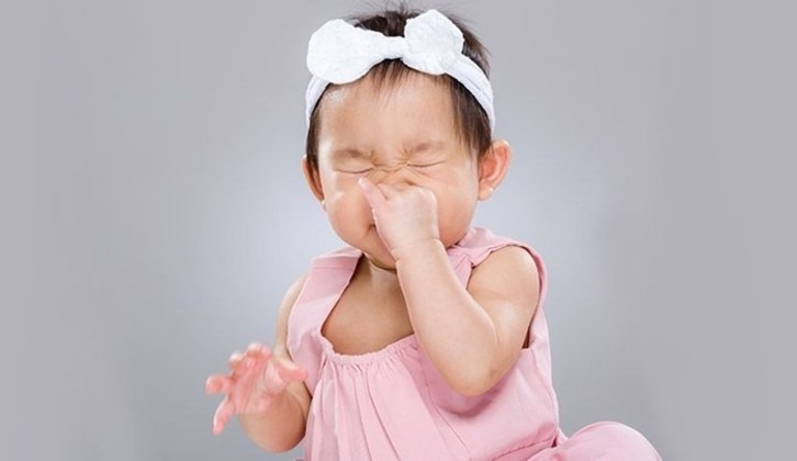 Por que alguns gases têm cheiro mais forte? Segundo o  gastroenterologista, o odor dos gases está relacionado aos alimentos ingeridos e se eles contêm enxofre. O médico afirma que os principais gases do pum são o nitrogênio, oxigênio, dióxido de carbono, hidrogênio e metano