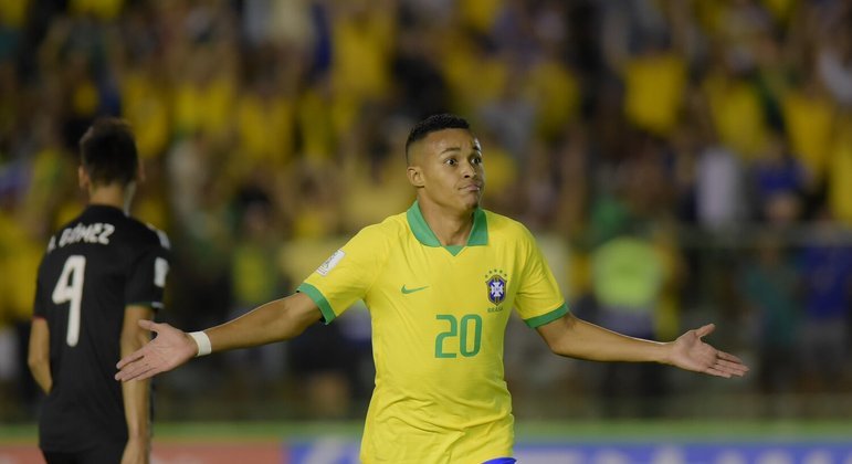 Lázaro foi destaque na Seleção Brasileira, campeã Mundial sub-17. Em 2019. Desde lá, não se firmou