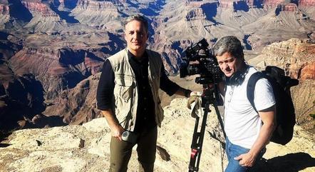 O repórter Leandro Stoliar durante gravação da série Extremos do Clima para o Jornal da Record 