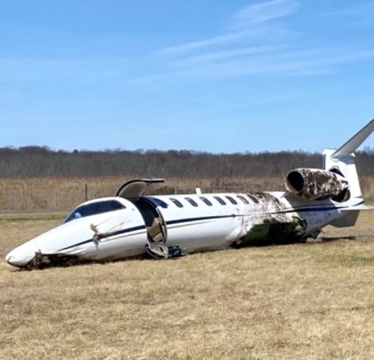 Learjet: saída de pista destruiu a aeronave, mas ocupantes não tiveram ferimentos graves
