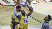 LeBron ou R10? Astro da NBA tira onda em vitória dos Lakers