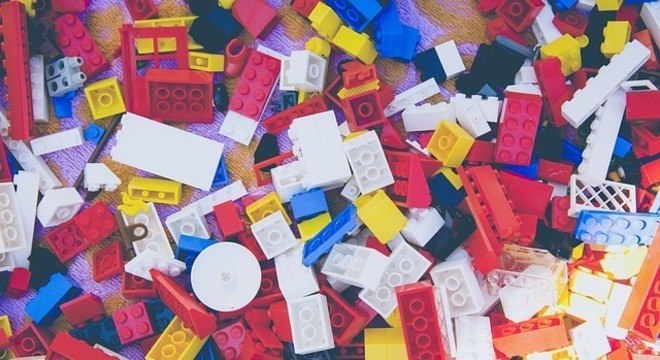 Plástico usado na fabricação de blocos de encaixar pode contribuir para pesquisas