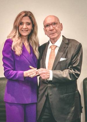 Leila e Lamacchia juntos na posse dela como presidente alviverde