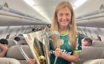 Leila Pereira, presidente do Palmeiras, comprou um avião só para facilitar o deslocamento do elenco principal do time em viagens nacionais e internacionais. A aquisição foi anunciada na segunda-feira (30), durante uma reunião do Conselho Deliberativo.Confira imagens do modelo comprado: