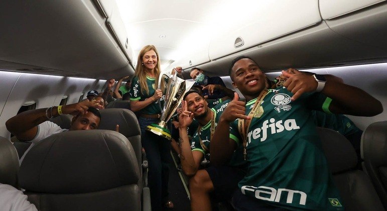 Avião comprado por Leila Pereira visa otimizar logística esportiva e financeira do Palmeiras

