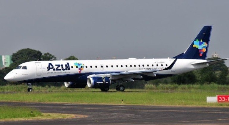 Essa aeronave é usada por companhias aéreas como Azul, do Brasil, e JetBlue, dos Estados Unidos, e suporta viagens nacionais e internacionais