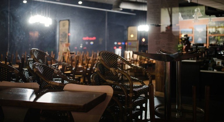 Doze mil bares, restaurantes e lanchonetes sucumbiram à crise desde o início da pandemia