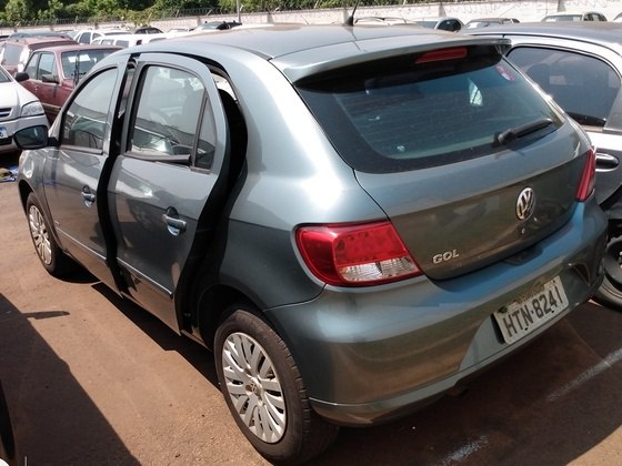 Em excelente condição aparente, o Volkswagen Gol 1.0
2009/2010 pode ser estacionado na garagem daquele motorista disposto a arcar com
no mínimo R$ 12 mil para tirar o modelo do pátio da Receita