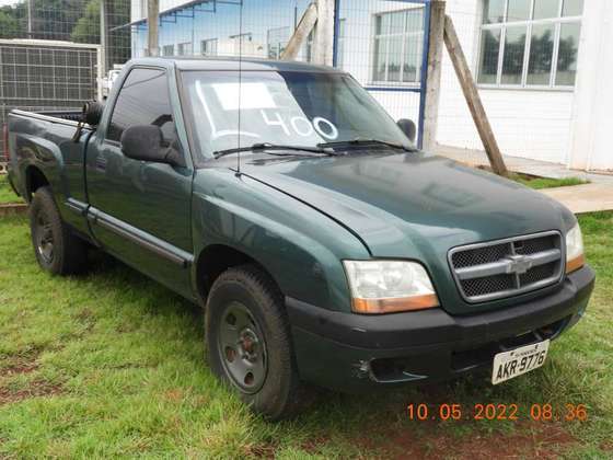 De 2002, outra Chevrolet S10 aparece no lote 400 do
edital por, no mínimo, R$ 3.700. O veículo é pintado na cor verde e não possui
a cabine estendida, como o presente no lote anterior