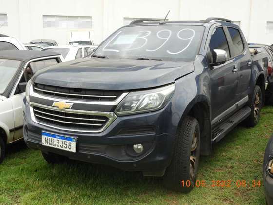 Com um lance mínimo de R$ 15.300, é possível arrematar e
desfilar pelas ruas com a Chevrolet S10 2016 presente no lote de número 399 do
leilão
