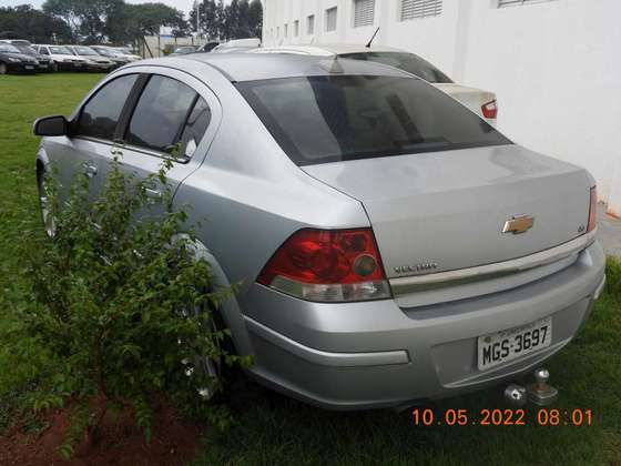 Com um depósito de R$ 5.000 nos cofres da Receita é possívelpegar as chaves do Vectra Sedan Elegance 2009, presente no lote 388