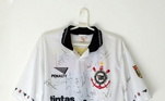 A camisa do Corinthians campeão Brasileiro de 2005, com autógrafo de todo elenco, inclusive de Carlitos Tévez, por enquanto sai R$ 1,2 mil