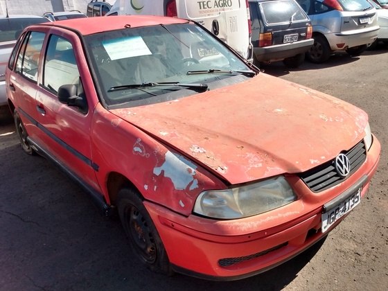 Outro carro ofertado por R$ 1.000 é o Gol