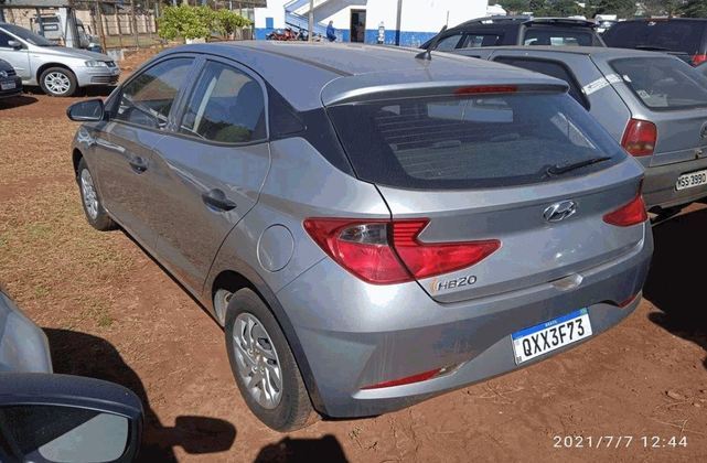 O carro da Hyundai é prata