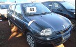 No lote 63, um Renault Clio cinza