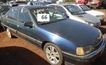 No lote 66, o clássico Chevrolet Ômega de 1997