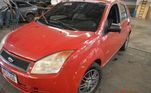 O carro vermelho de 2010 tem preço inicial de R$ 2.000