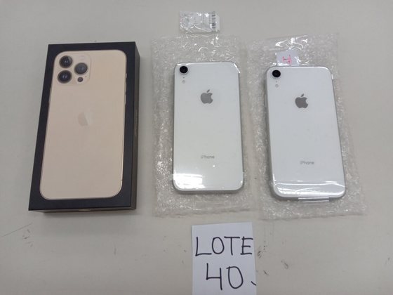 No lote 40, um iPhone 13 Pro Max e dois iPhones XR, com lances se iniciando em R$ 4.000