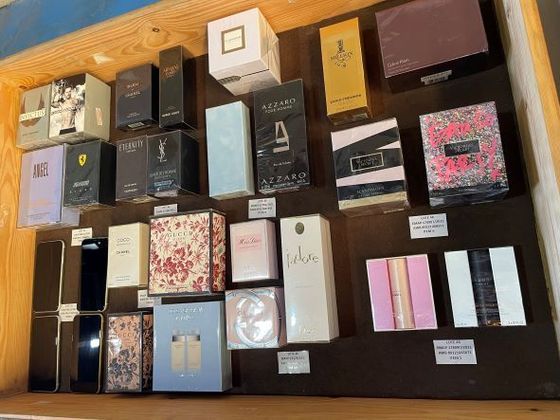 Perfumes entre as mercadorias apreendidas no aeroporto que serão leiloadas pela Receita