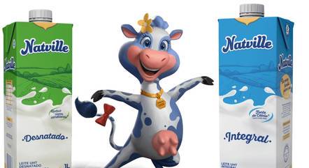 Embalagens UHT dos tipos integral e desnatado do leite Natville