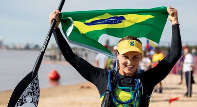 Lena Guimarães conquistou o primeiro ouro da história do surfe em Pans

