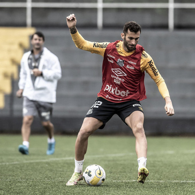 Léo Baptistão é esperança de gols no ataque santista