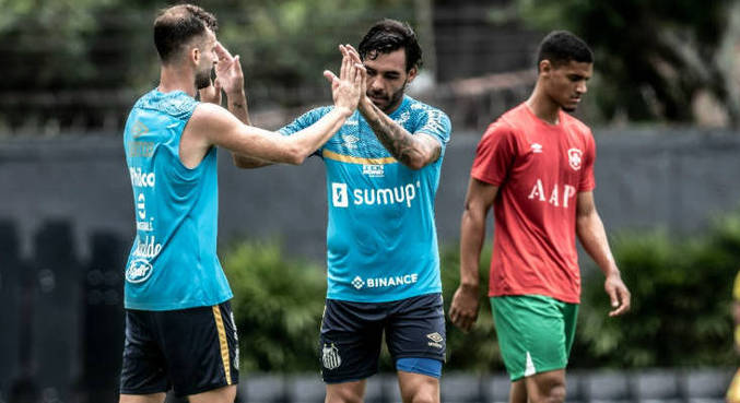 Léo Baptistão e Ricardo Goulart comemoram gol no jogo-treino contra a Briosa