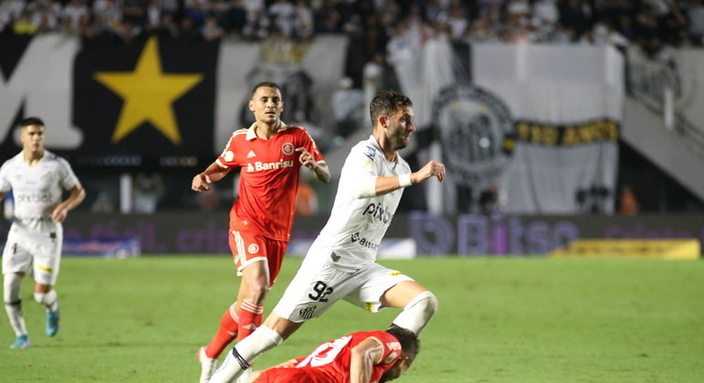Santos tinha de ganhar', diz Bryan Angulo após 3 a 2 na Vila Belmiro -  Esportes - R7 Futebol
