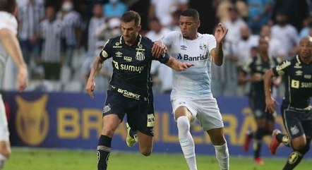 Léo Baptistão foi muito marcado no jogo