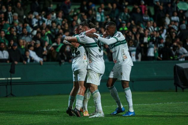 leo gamalho, coritiba