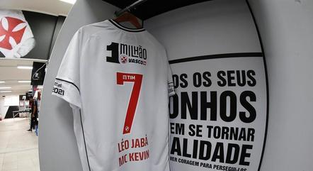 Léo Jabá escreveu nome de MC Kevin na camisa