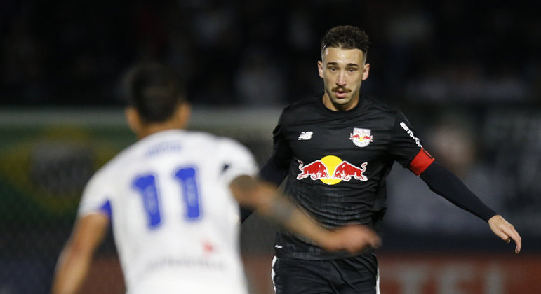 NÃO VAI CHEGAR? Léo Ortiz voltou aos treinamentos com o Bragantino