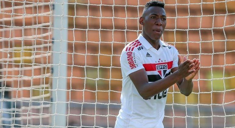 Léo Pelé estava pronto para ir para a França. Mas o Vasco apareceu. Pagando mais